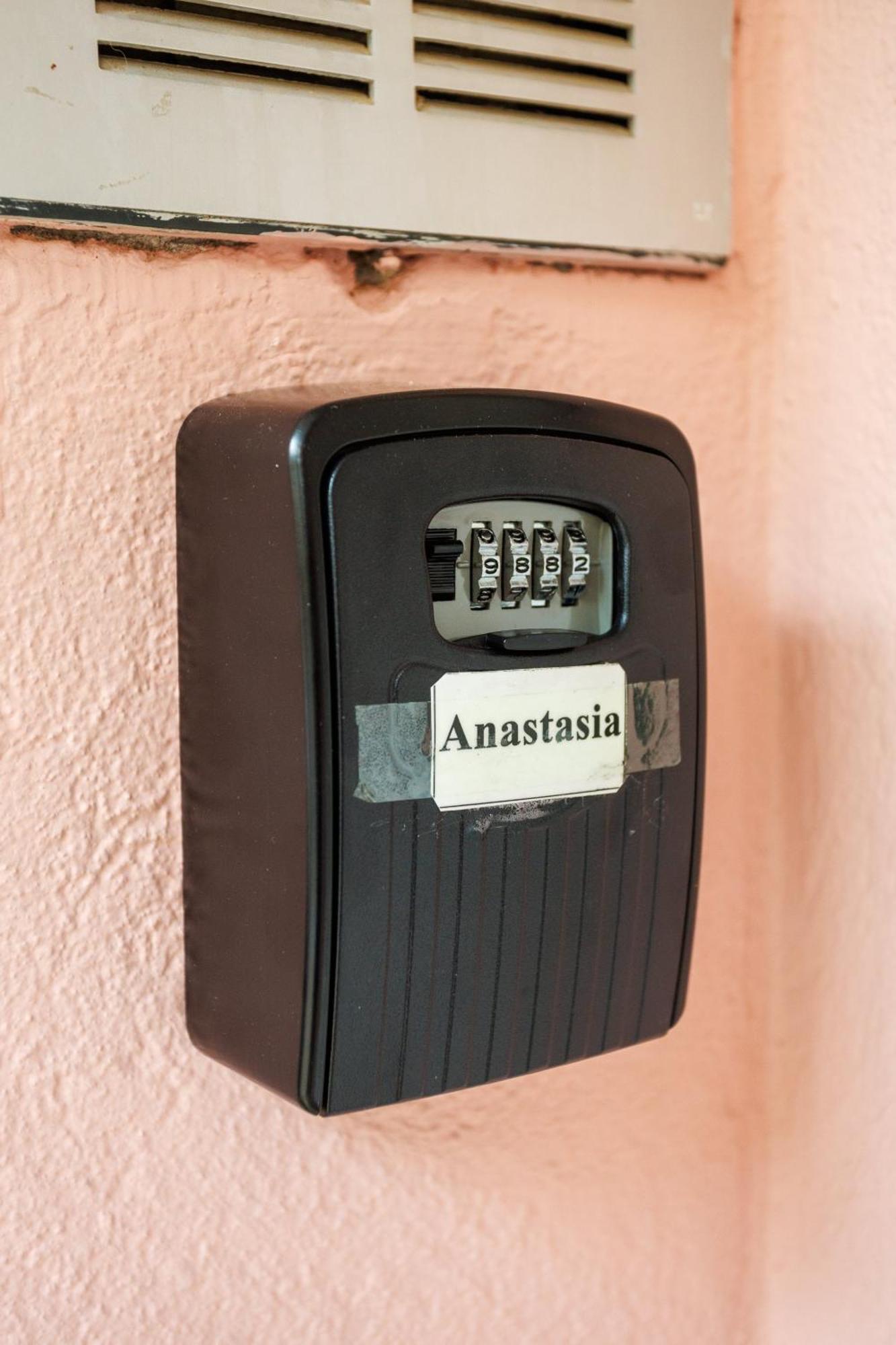 Anastasia Veria  Buitenkant foto